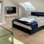 Apartment In With Kitchen *