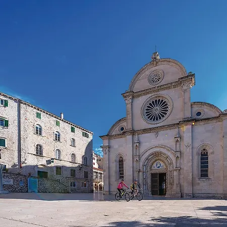 1 Bedroom Beautiful Apartment In Sibenik Apartamento