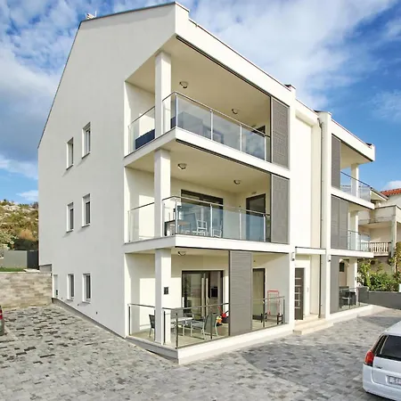 1 Bedroom Beautiful In Apartment
