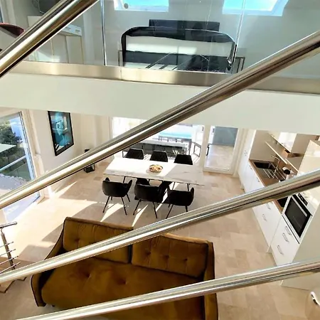 1 Bedroom Beautiful Apartment In Sibenik شقة