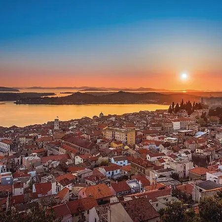 شقة 1 Bedroom Beautiful Apartment In Sibenik